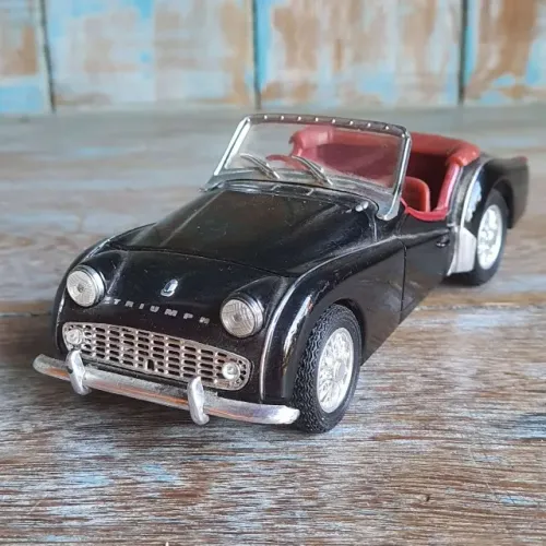 Miniatura Triumph Tr3a Saico 1/24