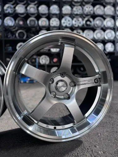 Rodas Advan Gt aro 18 tala 8.5 furação 5x114