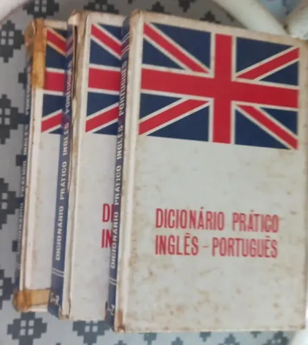 Livro Dicionário prático inglês kit 3 livros usado.