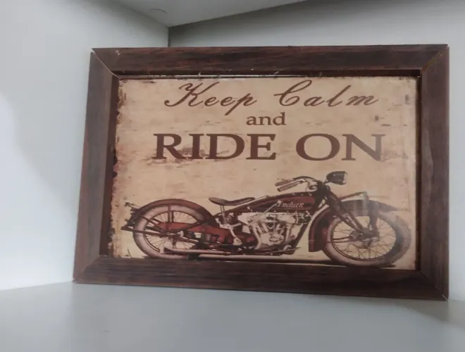 Quadro moto clássico escrito em ingles ride on