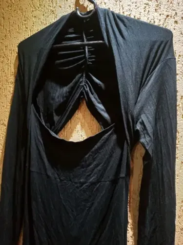Vestido preto manga longa