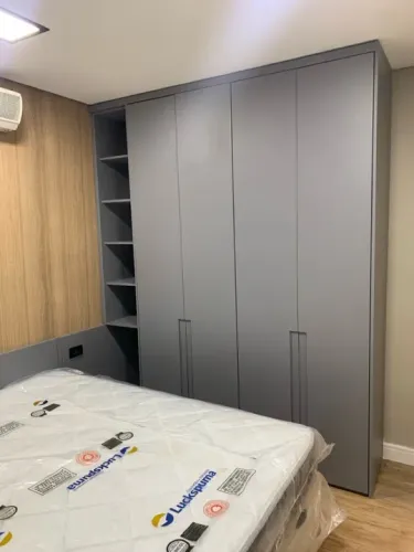 Guarda roupa e cabeceira 