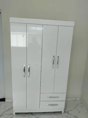 Guarda roupa solteiro 4 portas