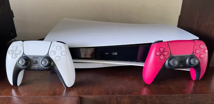 Console Sony PlayStation 5, Com Leitor de Discos + 2x Controles Sem Fio DualSense