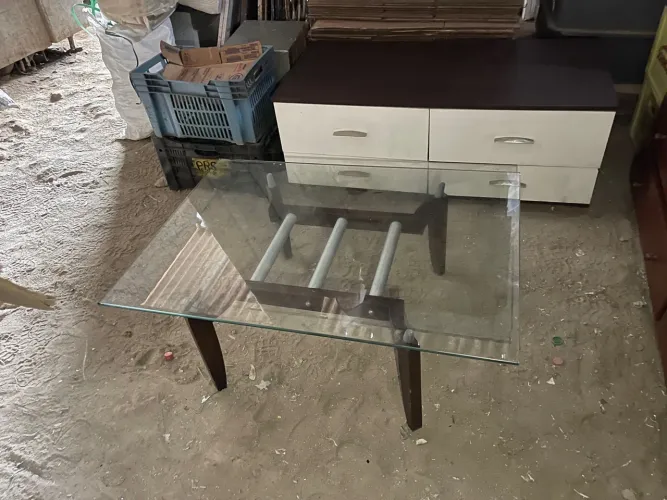 Mesa de centro de vidro