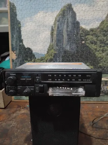 Radio e toca fitas dynacom funcionando AM, FM e fita..
