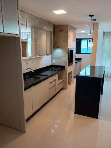 Locação Anual - Apartamento Semi-mobiliado com 3 dormitórios e 2 vagas -Balneário Camboriú