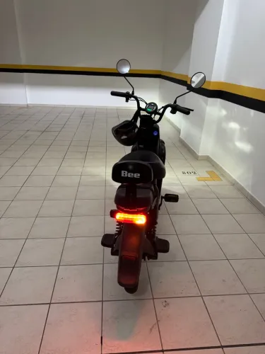 Scooter Elétrica Bee - Perfeita para Mobilidade Urbana