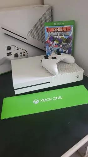 Xbox One S 1TB completo ? Muito conservado