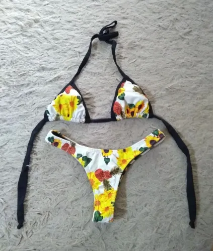 Biquíni de Lycra forrado.