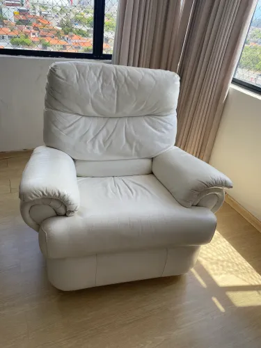 Cadeira em couro branco