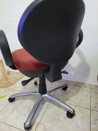 Cadeira ergométrica semi nova