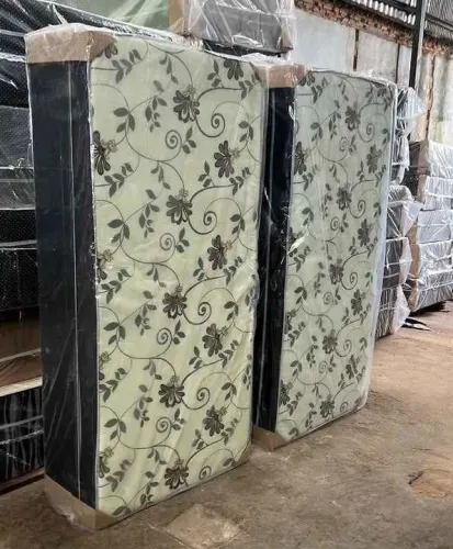 Cama box solteiro D20 R$155,00 cada uma