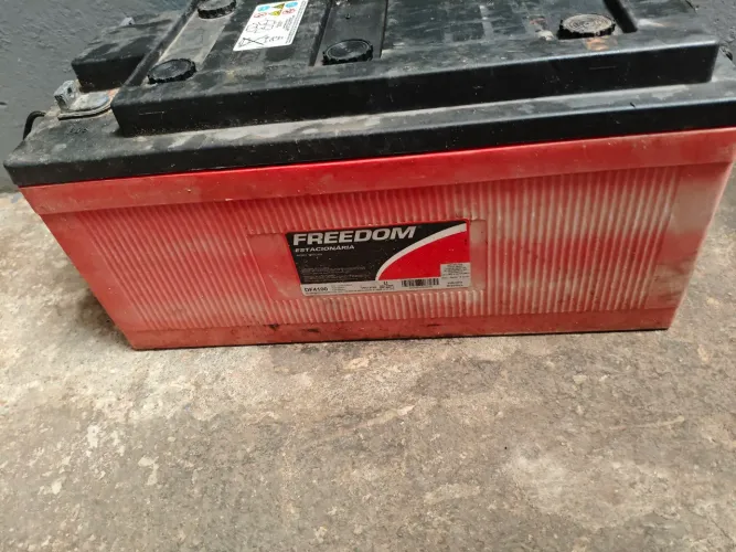 Bateria Estacionaria Freedom 225 Amperes Semi nova com garantia VALOR SEM TROCA 
