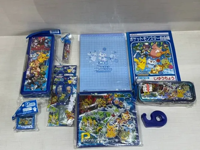 Kit material escolar Pokémon importado.