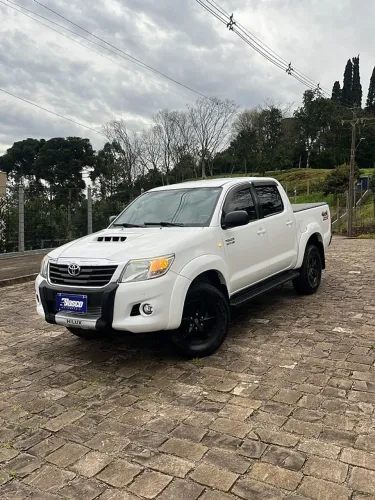 Toyota Hilux CD SR D4-d 4X4 3.0 TDI Dies Aut. 2015