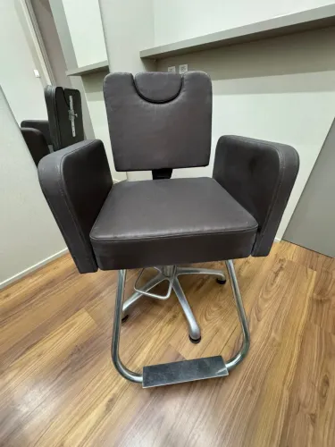 Cadeira Profissional para Cabeleireiro Maxibel