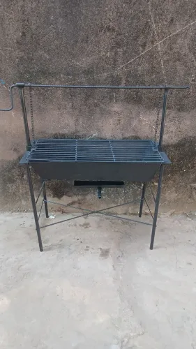 Churrasqueira quadrada grande