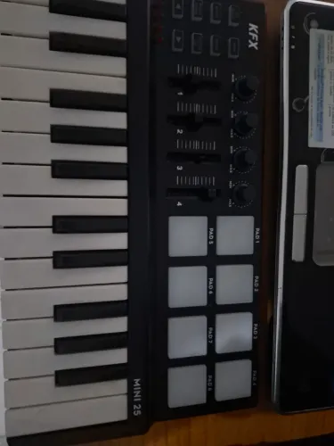 Teclado Controlador MIDI KFX Mini 25