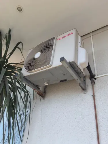 AR CONDICIONADO QUENTE / FRIO CARRIER / TOSHIBA USADO EM PERFEITO FUNCIONAMENTO 