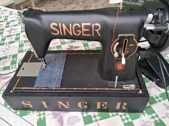 Máquina de Costura Singer Antiga