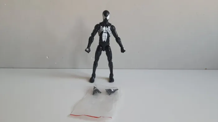 Action Figure Spider-Man Symbiote Bootleg Versão