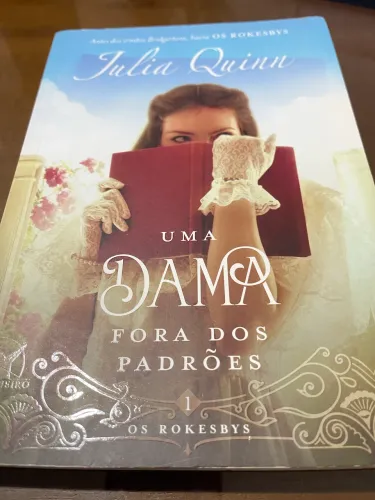 Livro - Uma Dama Fora dos Padrões: Os Rokesbys 1 (Julia Quinn)