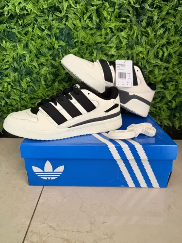 Tênis adidas fórum 2000