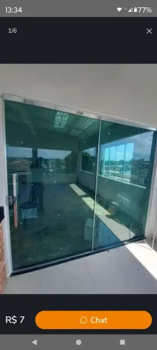 Porta de vidro temperado com design moderno