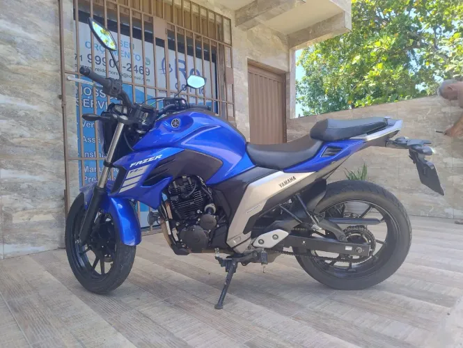 Vendo motocicleta Fazer 250, ano 2022, 30 mil KM rodados , moto zerada pronta para rodar.
