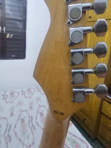 Vendo guitarra personalisada