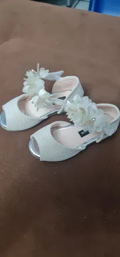 Sandália infantil N°25 $35