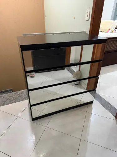 Cômoda Espelhada Elegante - Design Moderno