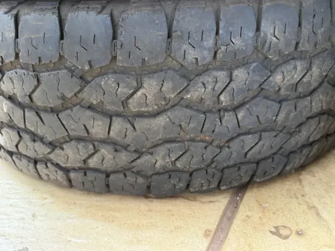 Pneu Goodyer 245/70/16