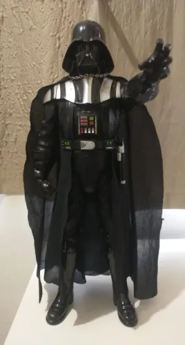 Darth Vader action figure grande