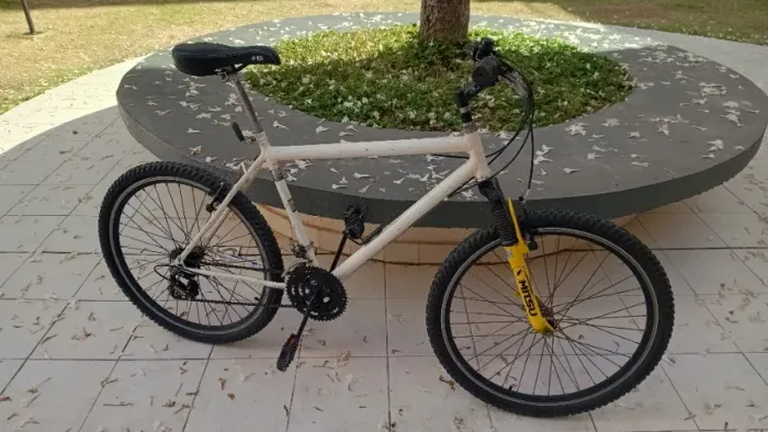 Bicicleta aro 26 com18 marchas