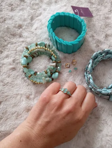 Colares, brincos e pulseiras