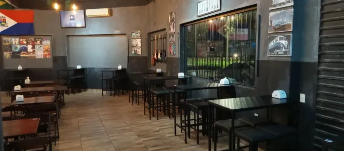 Mesa alta para bar