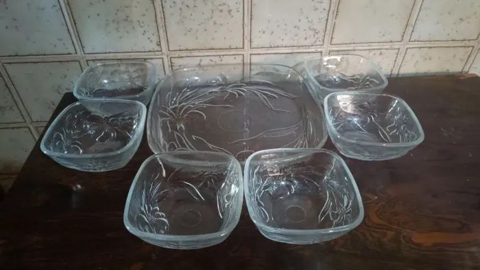 Conjunto de sobremesa ou petisqueira demi cristal prensado,italiano,bom estado conservacao