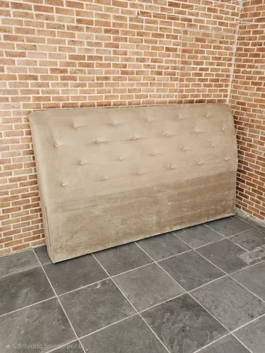 Cabeceira para cama King estofada com veludo