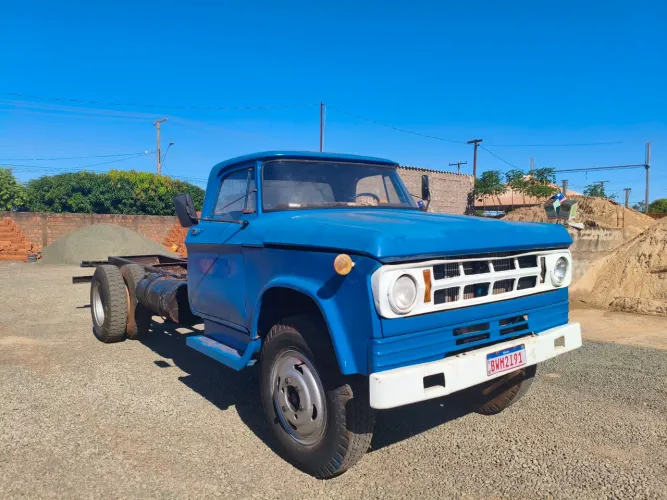 Dodge D700