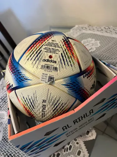  bola de futebol oficial Adidas Al Rihla Pro, modelo H57783, Copa do Mundo FIFA 2022.