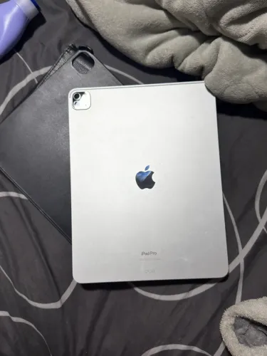     iPad Pro 12,9 6ª geração M2 + Apple Pencil - Impecável