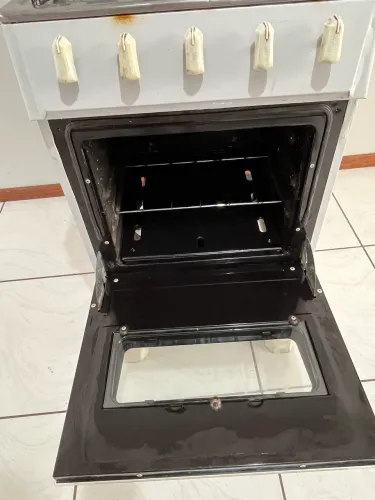 estou vendendo esse fogão ?semi-novo? não faço entrega!