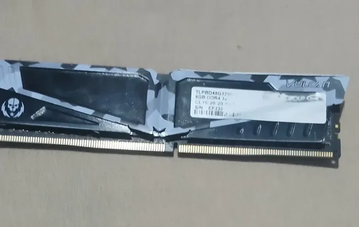 Memoria team group t-force vulcan 8gb 3200mhz(leia)