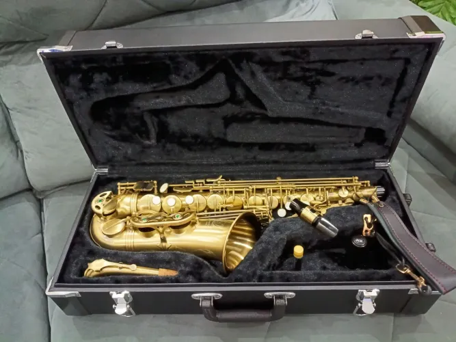 Sax alto Eagle SA 500 VG Escovado impecável