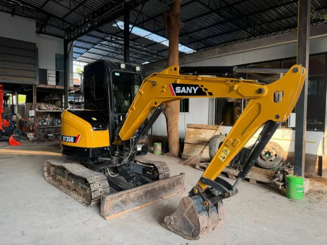 Mini escavadeira Sany35u Ano 2020 (REPASSE)