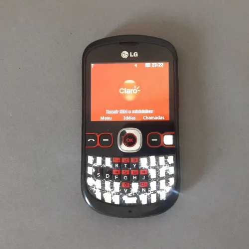 Celular LG-C300 com carregador leia a descrição