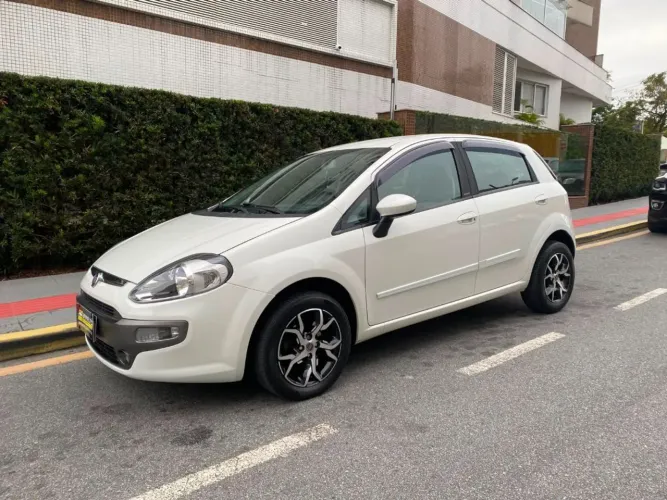 Fiat Punto Essence 1.6 Flex 16V 5P 2013