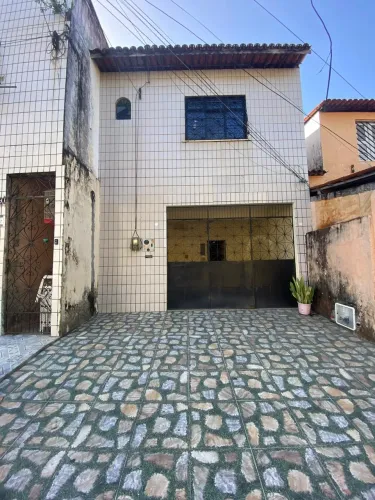 Casa Duplex c/ excelente localização próx. as Av. Eduardo Girão e Av. Dos Expedicionários,